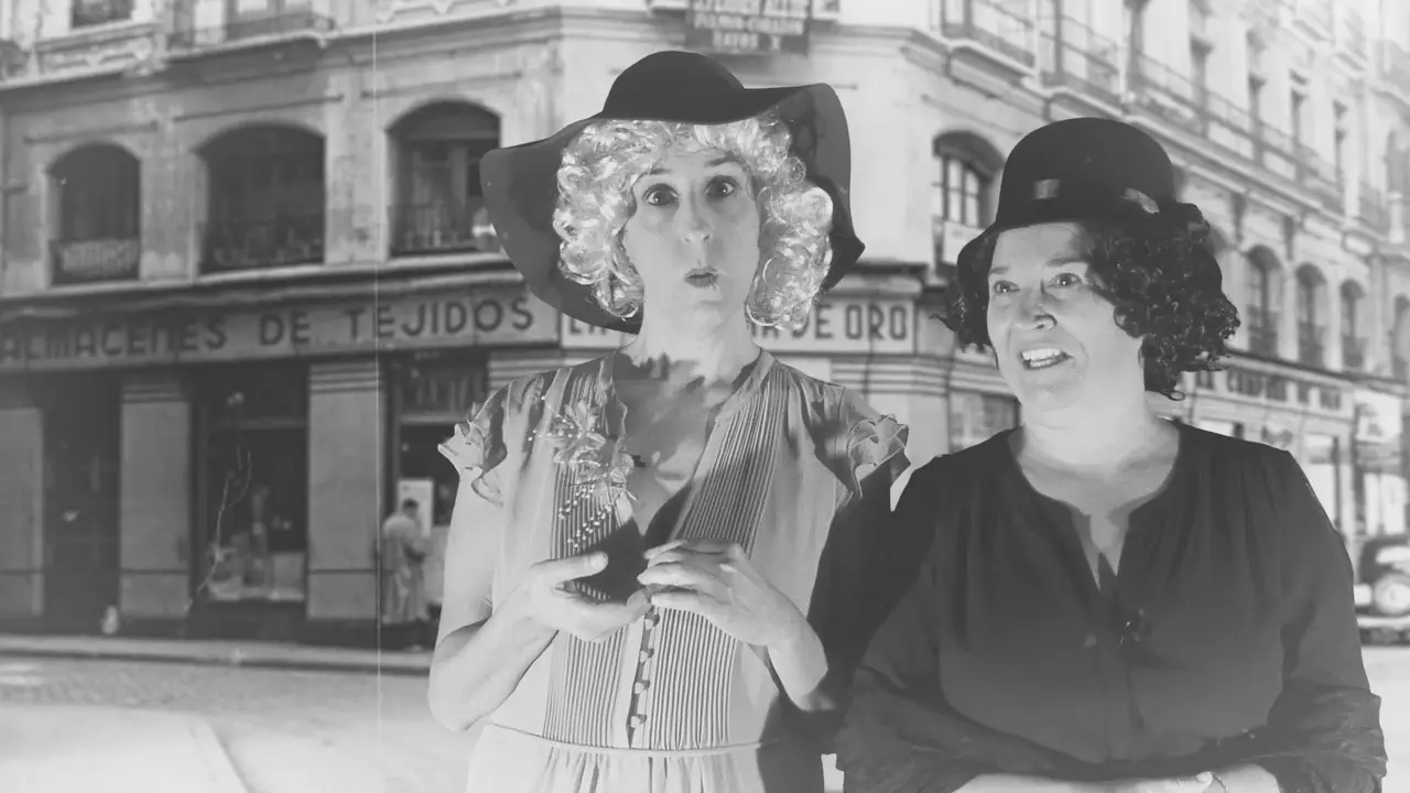 Mari y Pili con Einstein